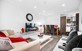 Luxury City Centre 3Bedroom 5Beds Apartment With Allocated Parking